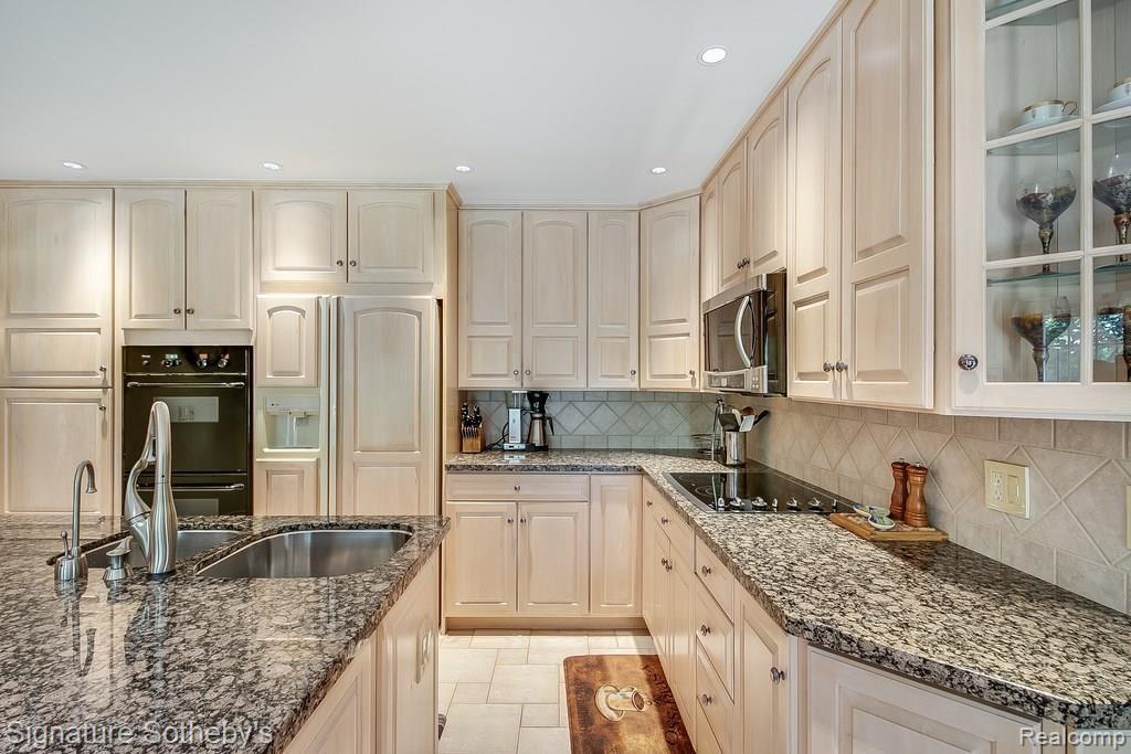925 Stanford Circle Rochester Hills, MI 48309 - Photo 12 of 45