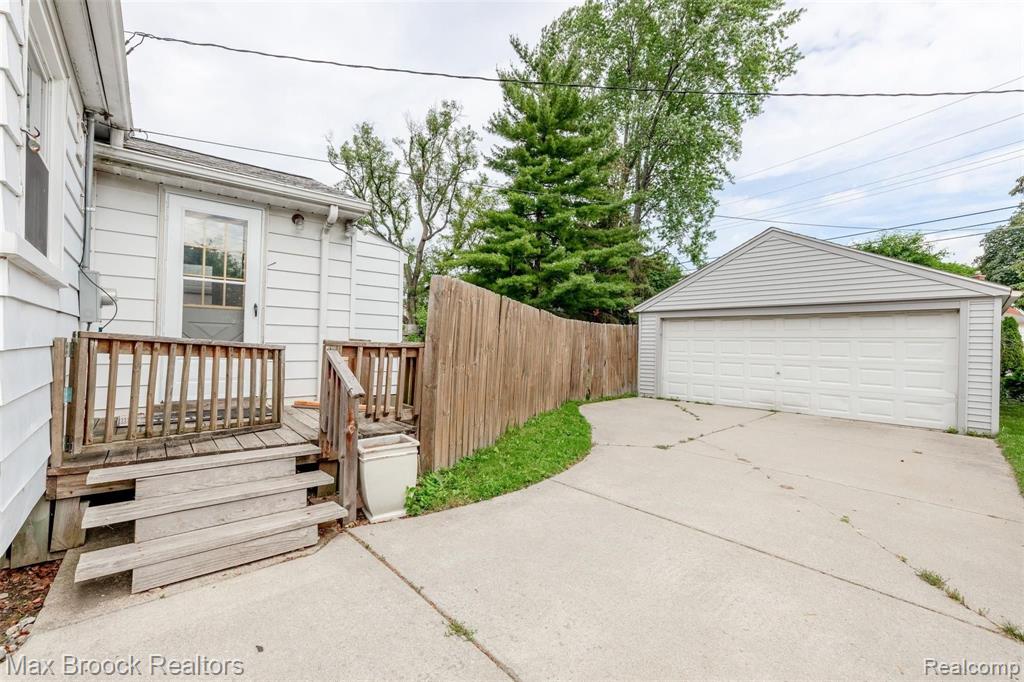 3648 Rockingham Road Royal Oak, MI 48073 - Photo 5 of 21