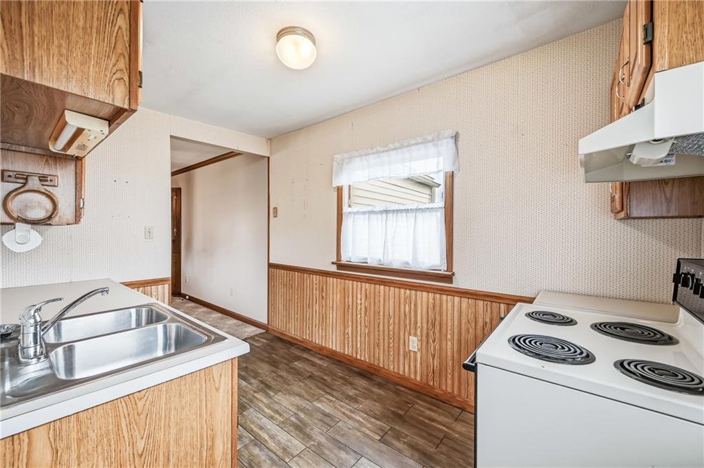 1122 Memorial Boulevard Sharon, PA 16146 - Photo 13 of 31 KITCHEN