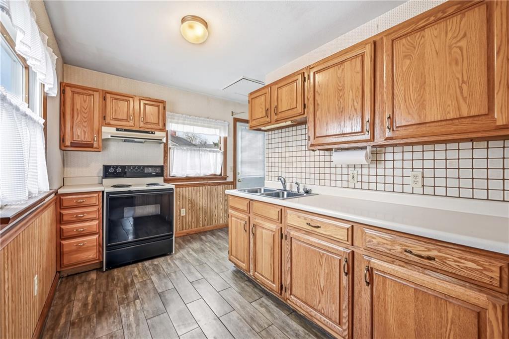 1122 Memorial Boulevard Sharon, PA 16146 - Photo 14 of 31 KITCHEN