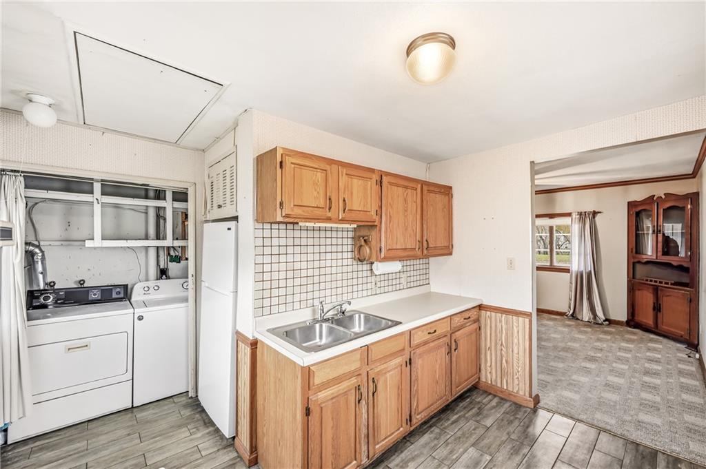 1122 Memorial Boulevard Sharon, PA 16146 - Photo 15 of 31 KITCHEN