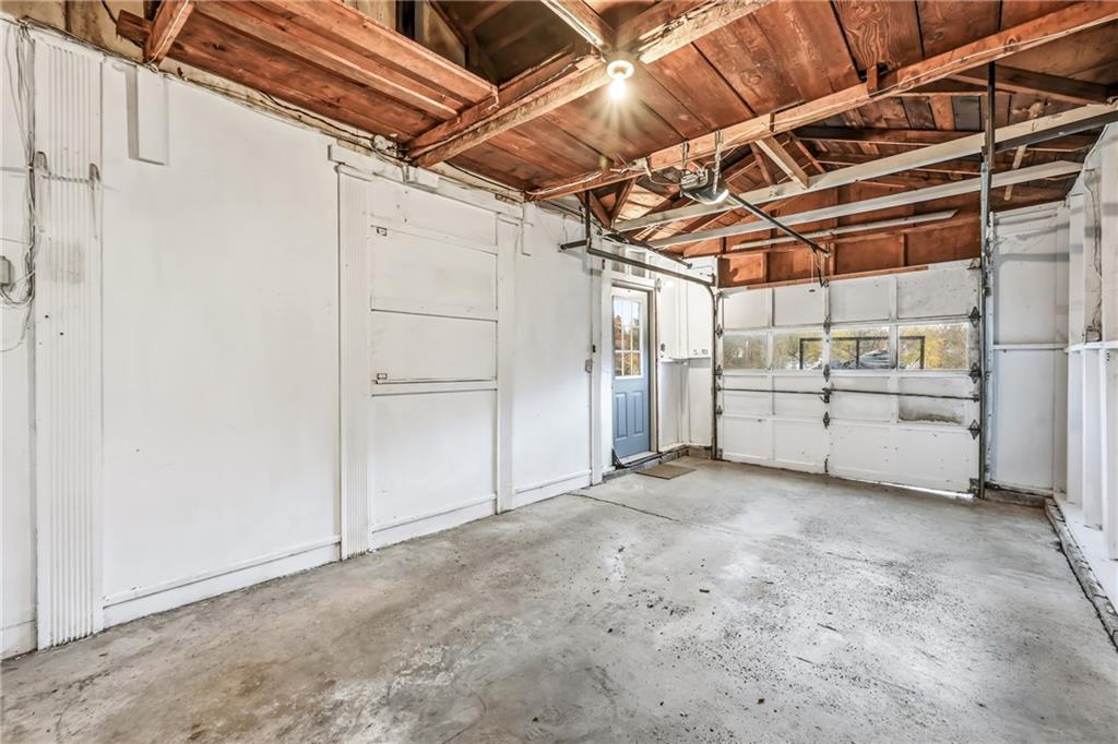 1122 Memorial Boulevard Sharon, PA 16146 - Photo 25 of 31 GARAGE INTERIOR