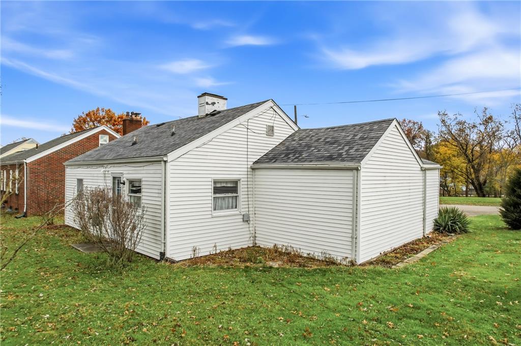 1122 Memorial Boulevard Sharon, PA 16146 - Photo 6 of 31 BACK SIDE VIEW