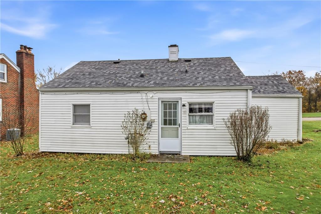 1122 Memorial Boulevard Sharon, PA 16146 - Photo 7 of 31 BACK VIEW