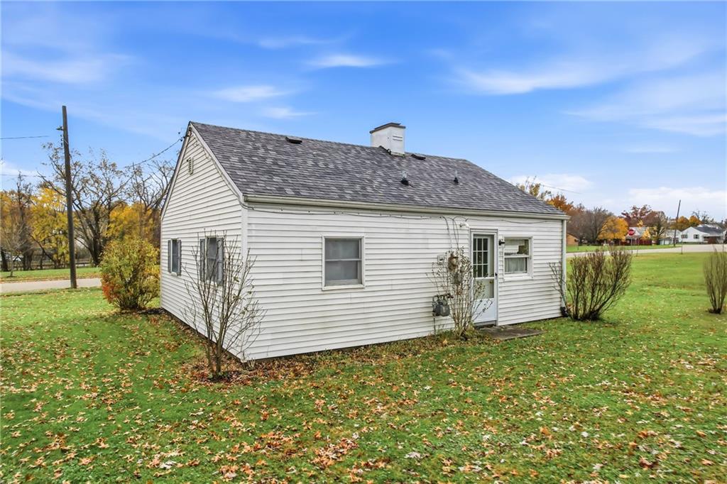 1122 Memorial Boulevard Sharon, PA 16146 - Photo 8 of 31 BACK SIDE VIEW