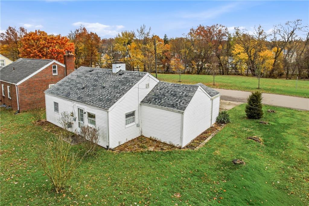 1122 Memorial Boulevard Sharon, PA 16146 - Photo 9 of 31 AERIAL BACK VIEW