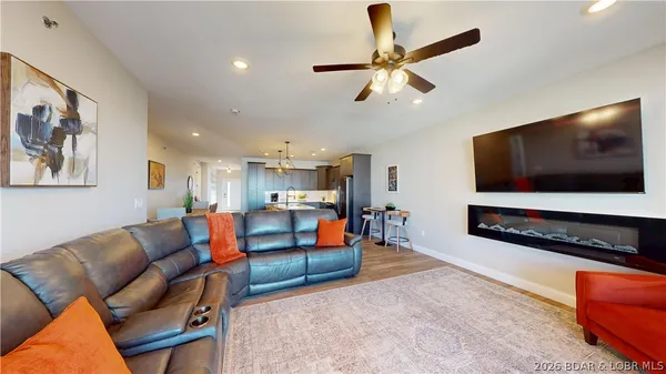 $750,000 | 1035 Topsider Lane, Unit 416, Osage Beach, MO 65065