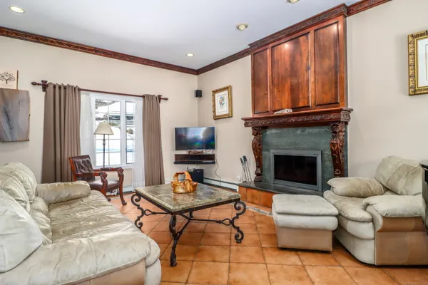 $1,325,000 | 38 North Lake Shore Drive, Brookfield, CT 06804
