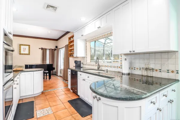 $1,325,000 | 38 North Lake Shore Drive, Brookfield, CT 06804