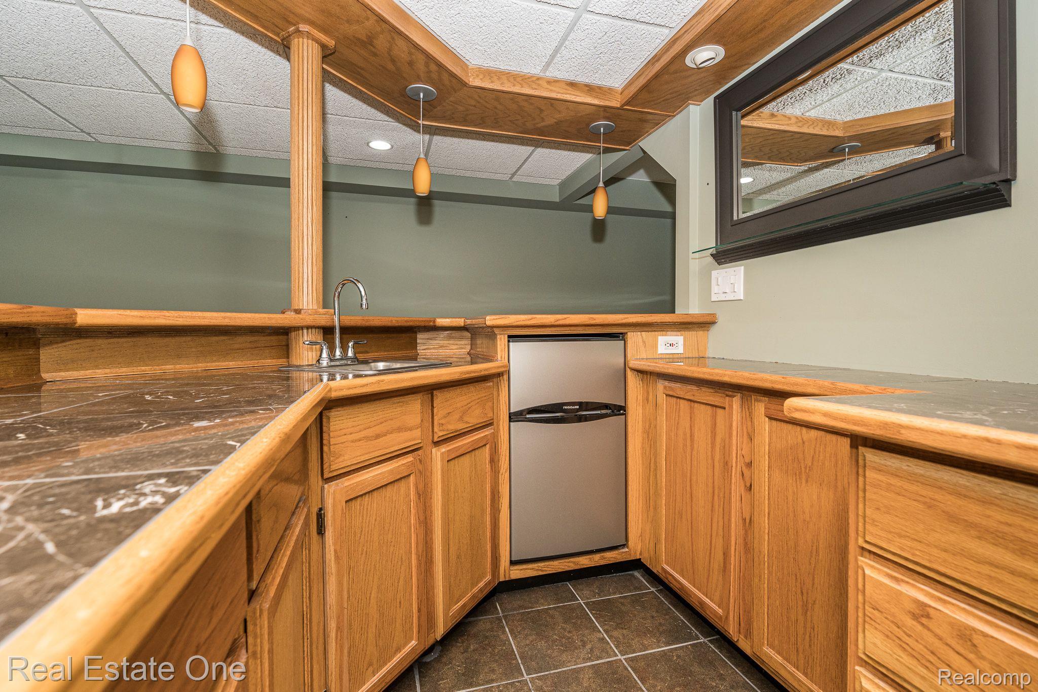 1846 Streamedge Court Rochester, MI 48309 - Photo 19 of 25 Gallery Image 19
