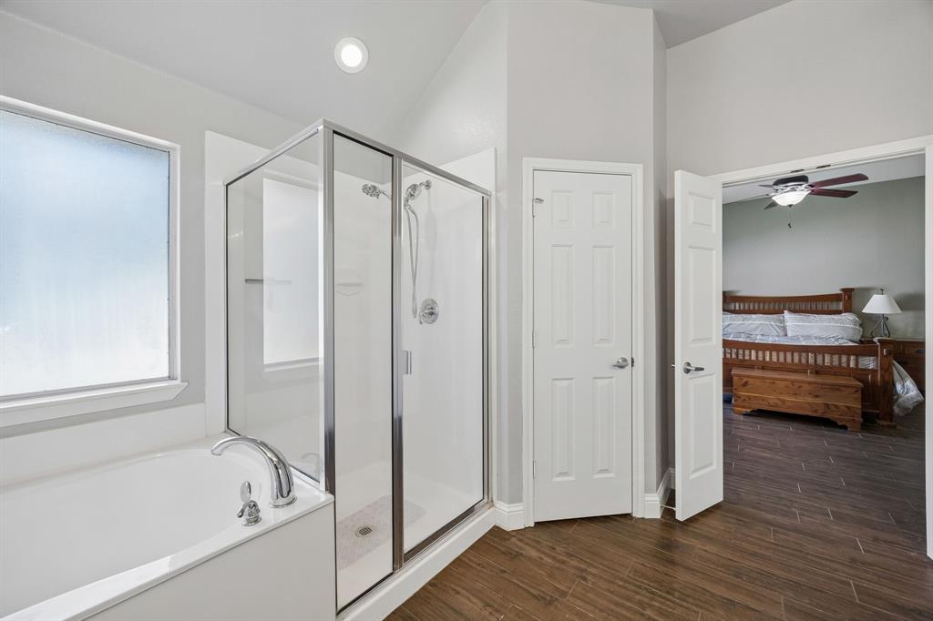4133 Drexmore Road Fort Worth, TX 76244 - Photo 18 of 31 a bathroom with a tub and shower