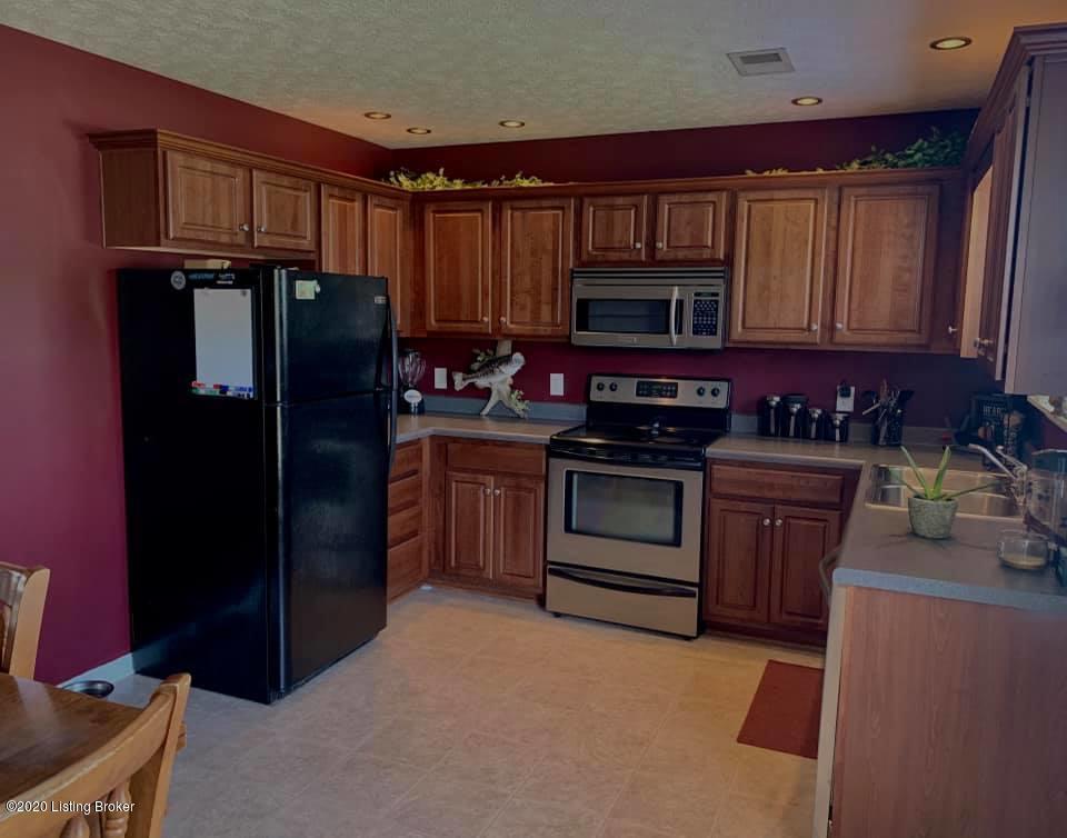255 Madison Rae Boulevard Shepherdsville, KY 40165 - Photo 5 of 21 MR kitchen2