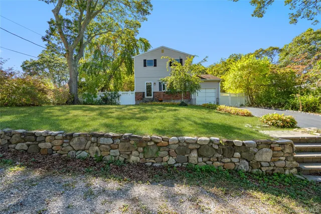 $599,999 | 28 Tuscala Street, Selden, NY 11784