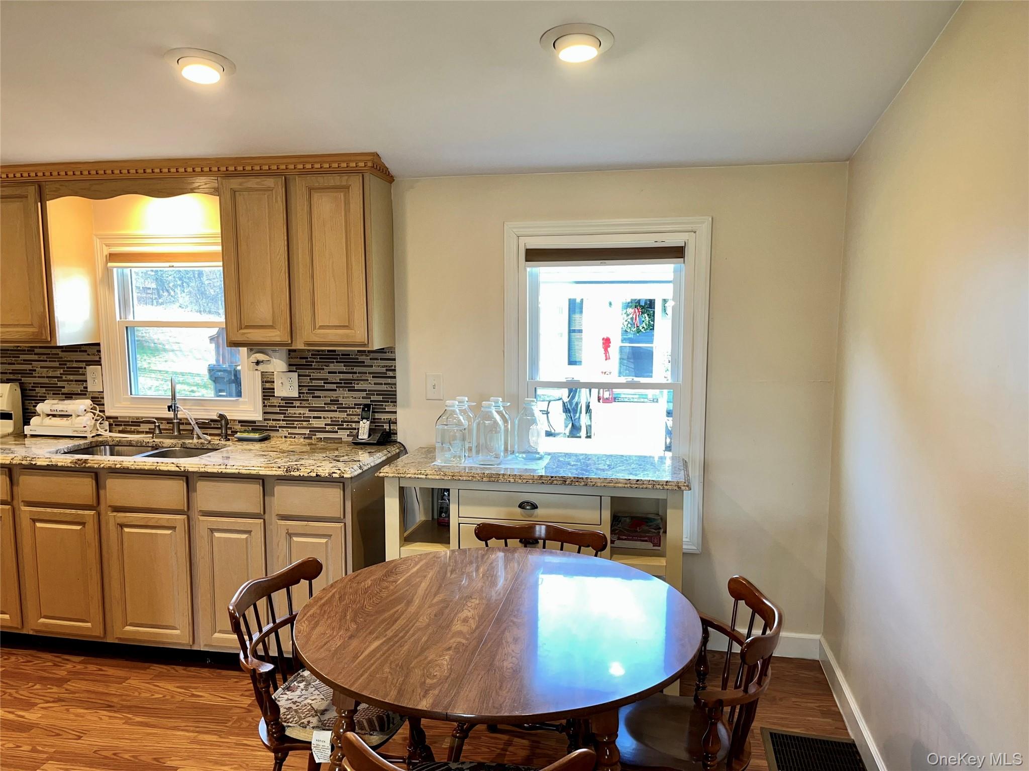 529 5th Avenue Middletown, NY 10941 - Photo 2 of 20 2 - Eat in kitchen with big window