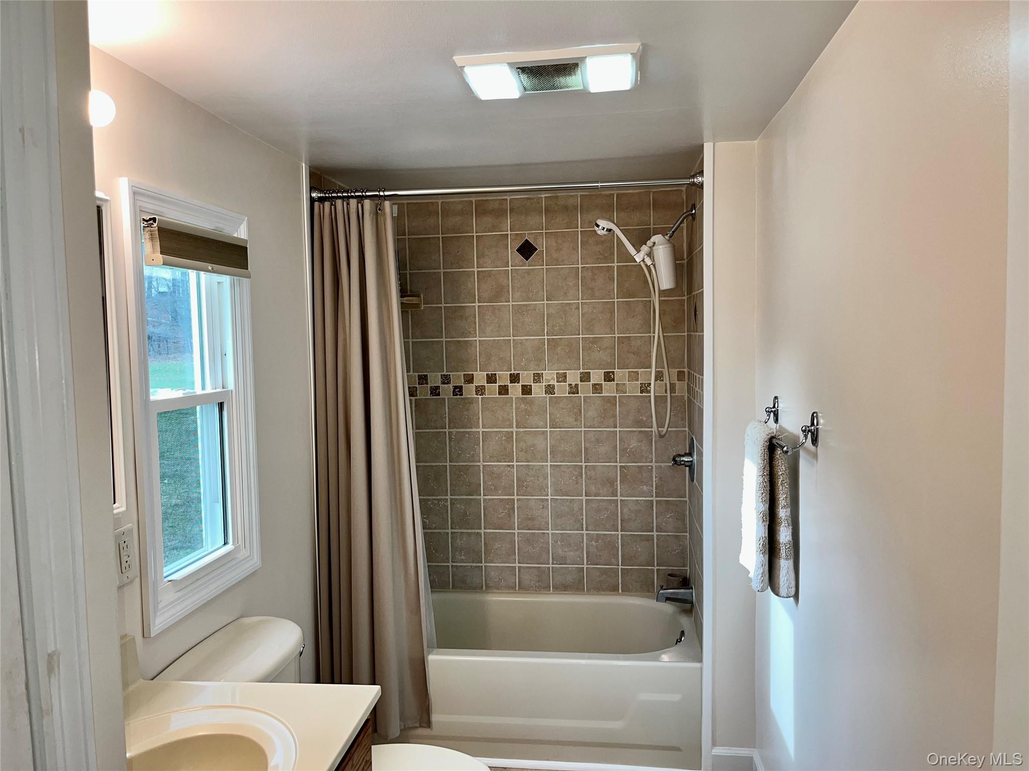 529 5th Avenue Middletown, NY 10941 - Photo 9 of 20 9 - En suite bathroom