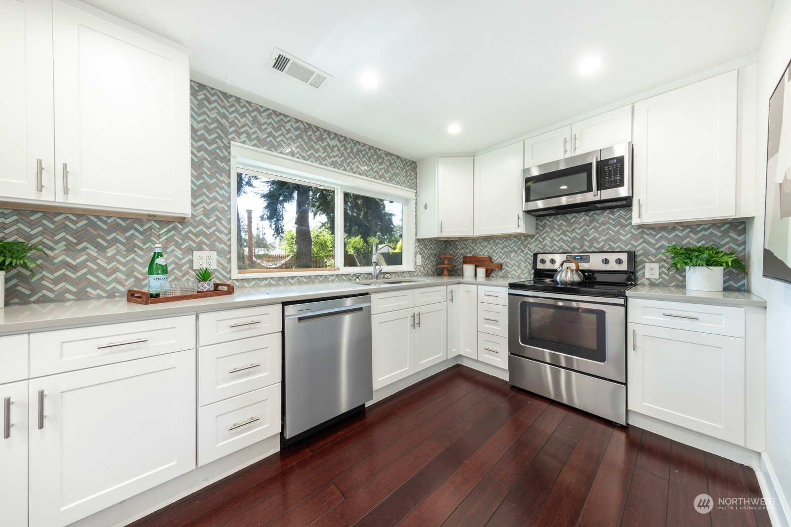 3715 Northeast 22nd Place Renton, WA 98056 - Photo 11 of 32 Gallery Image 11
