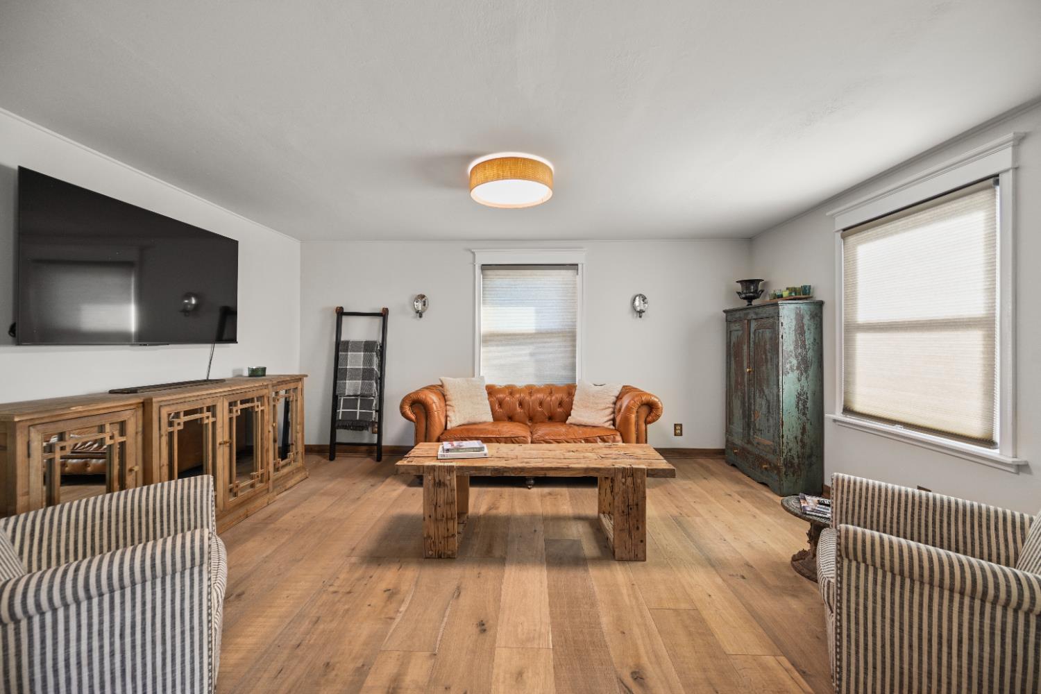 9463 Stoops Road Dillsboro, IN 47018 - Photo 18 of 99 Living Room