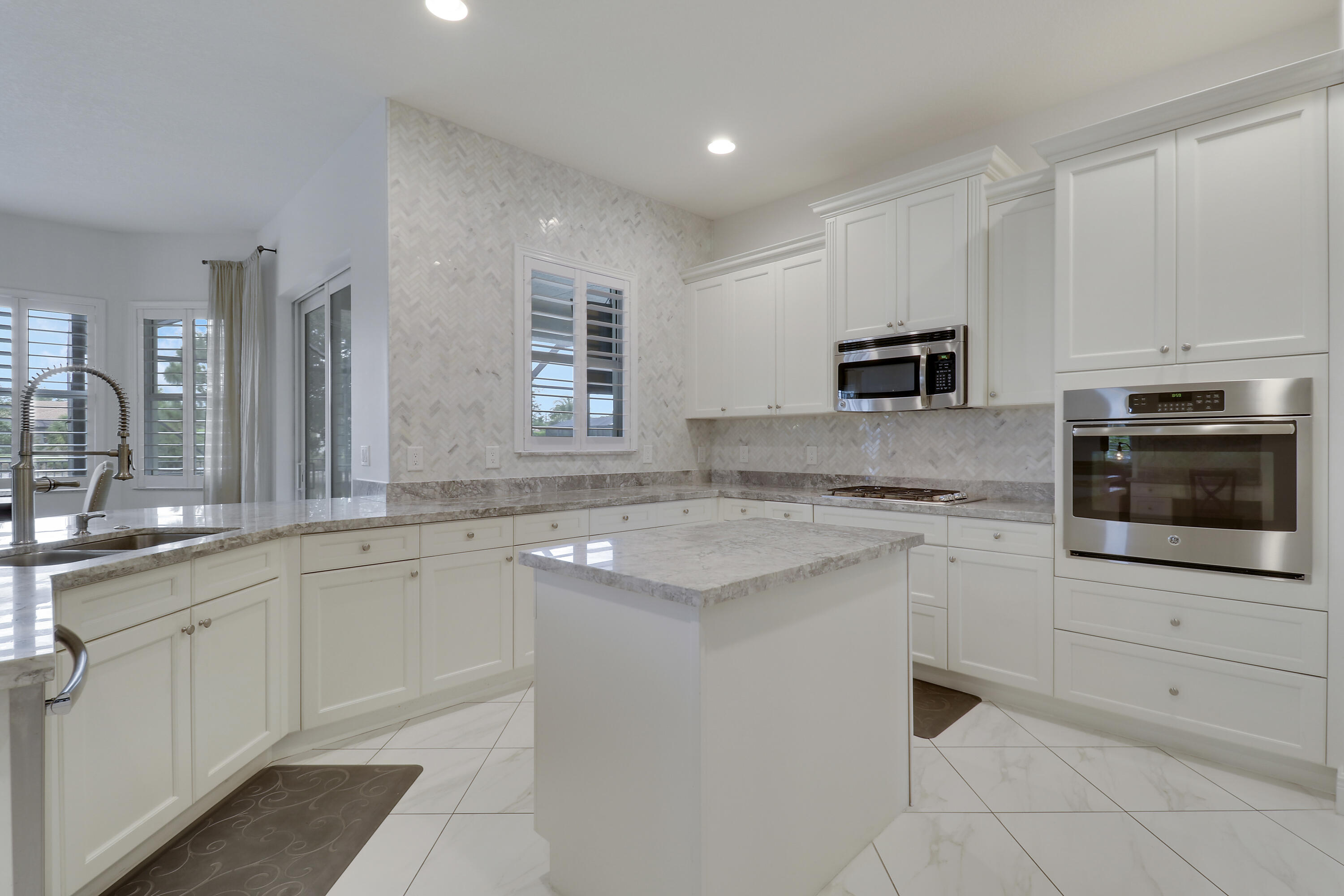 6798 Southeast Pierre Circle Stuart, FL 34997 - Photo 4 of 62 Kitchen