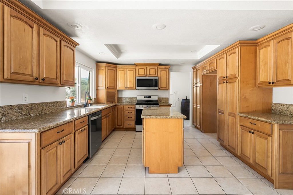 16481 Valle Vista Way Riverside, CA 92506 - Photo 16 of 73