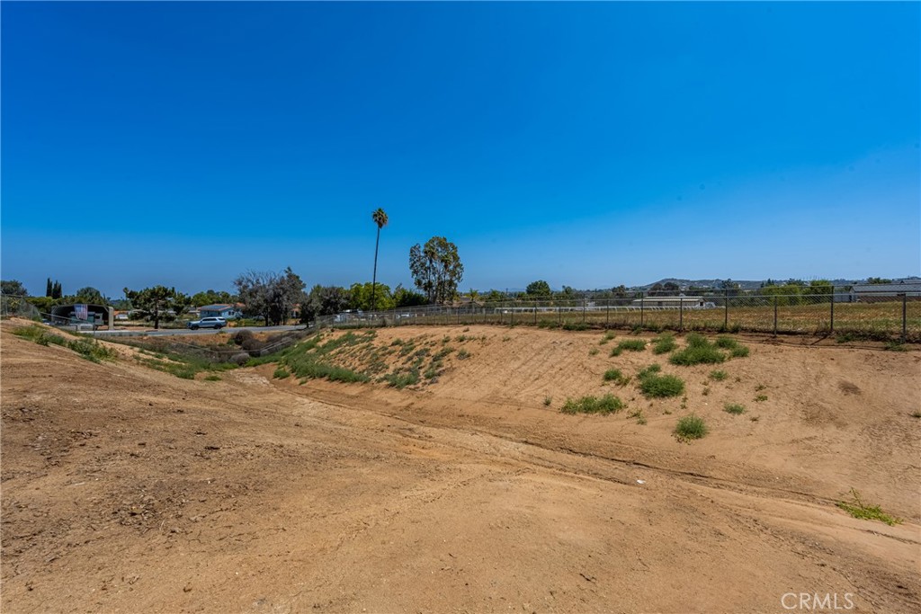 16481 Valle Vista Way Riverside, CA 92506 - Photo 57 of 73