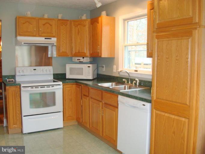 4580 Wilkerson Road Brandywine, MD 20613 - Photo 2 of 26 Kitchen