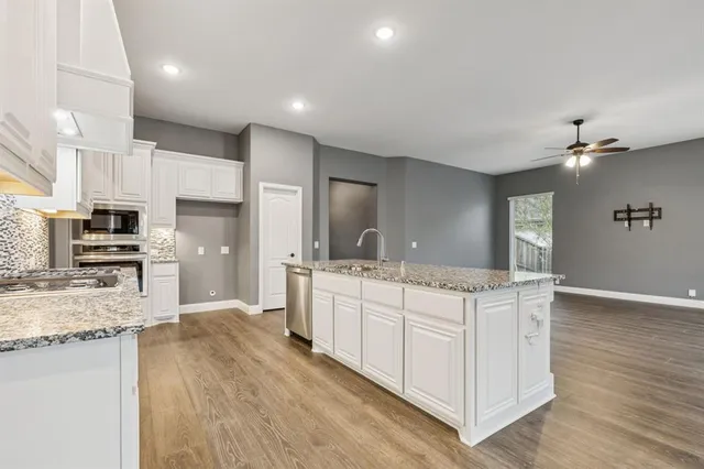 $2,450 | 300 Navo Road, Little Elm, TX 75068