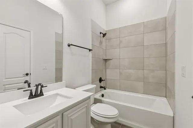 $2,450 | 300 Navo Road, Little Elm, TX 75068