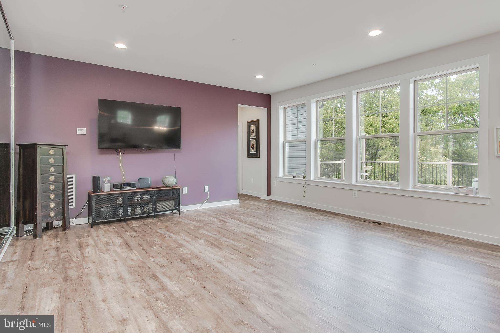 2048 Chamberlain Drive Frederick, MD 21702 - Photo 14 of 39 Living room Pic 2