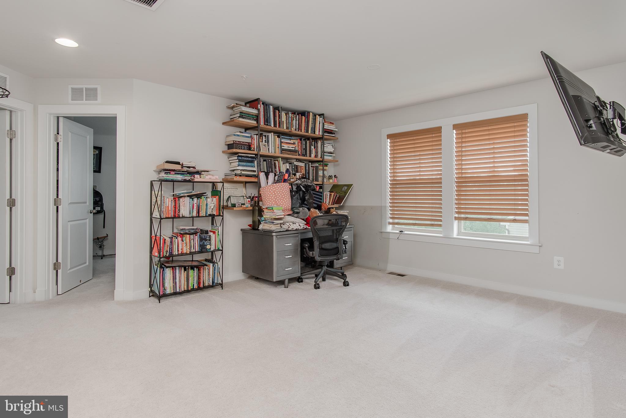 2048 Chamberlain Drive Frederick, MD 21702 - Photo 22 of 39 Upper left