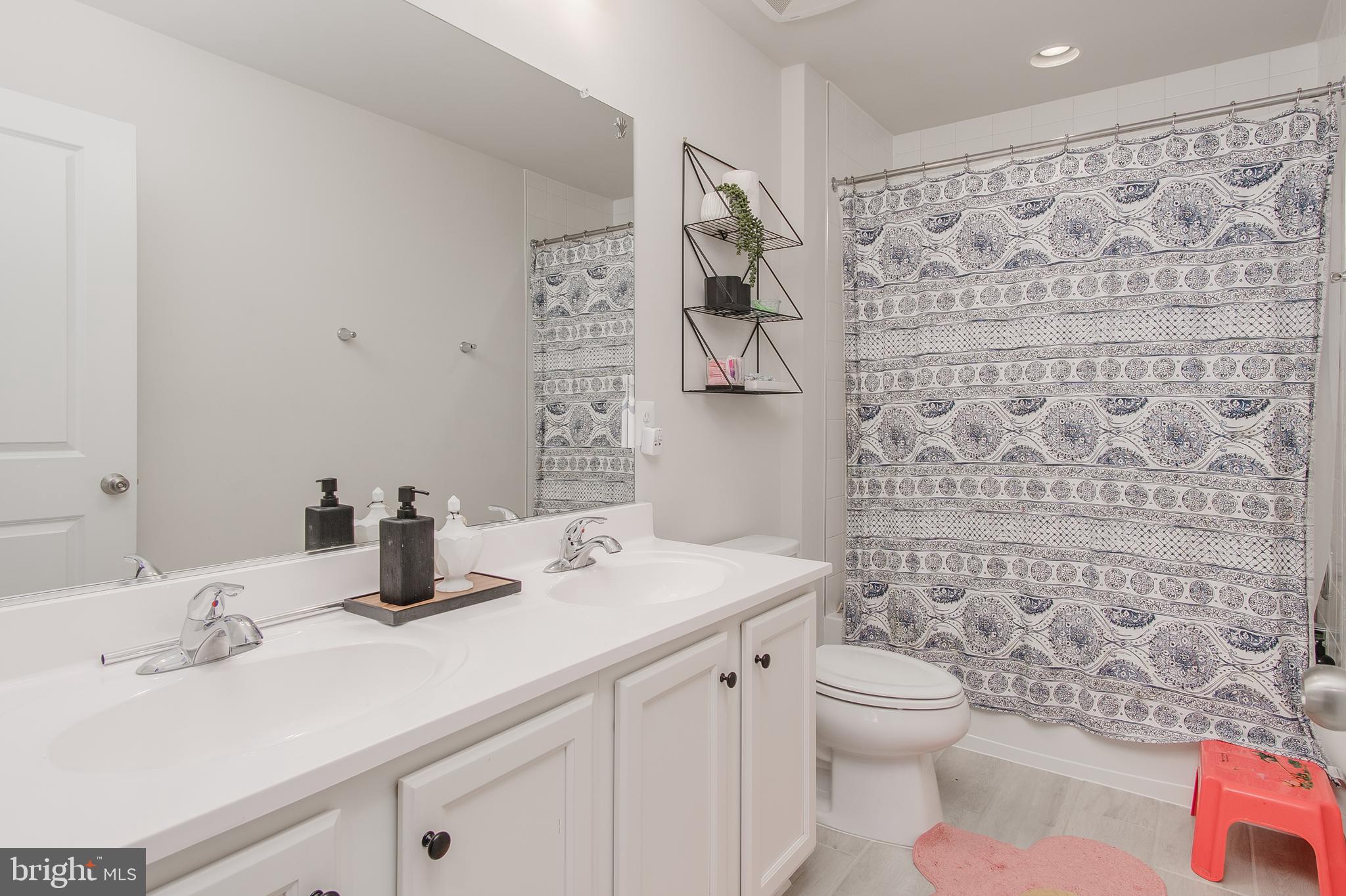 2048 Chamberlain Drive Frederick, MD 21702 - Photo 25 of 39 2nd full bathroom