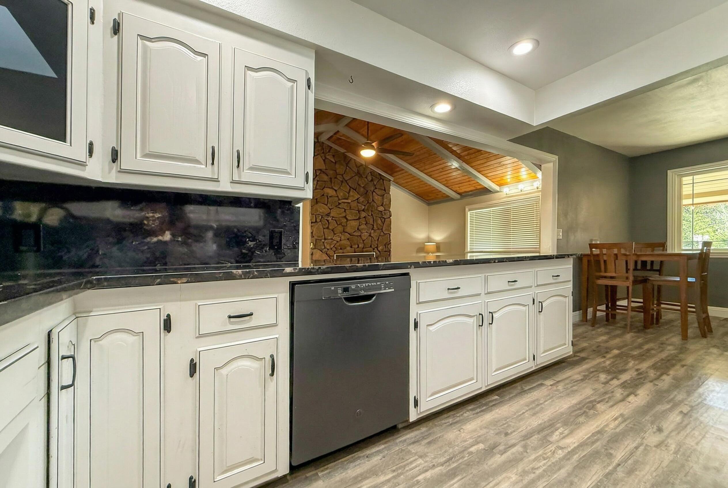 8641 Redbank Road Redding, CA 96001 - Photo 13 of 59 Kitchen4
