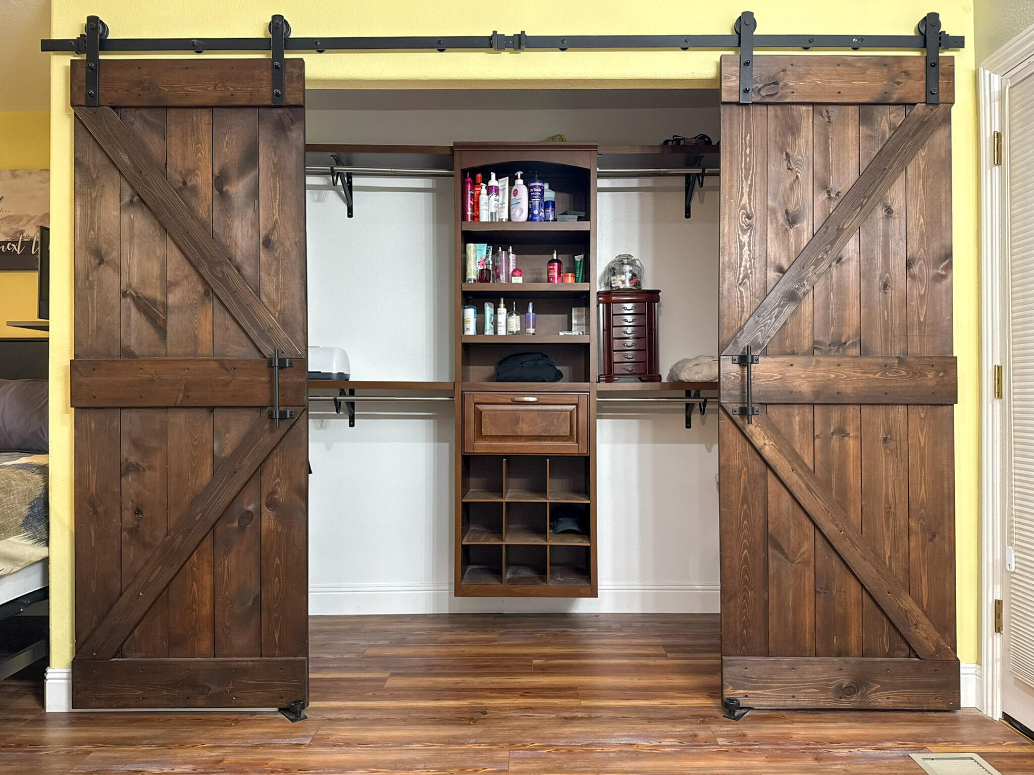 8641 Redbank Road Redding, CA 96001 - Photo 25 of 59 Primary Closet