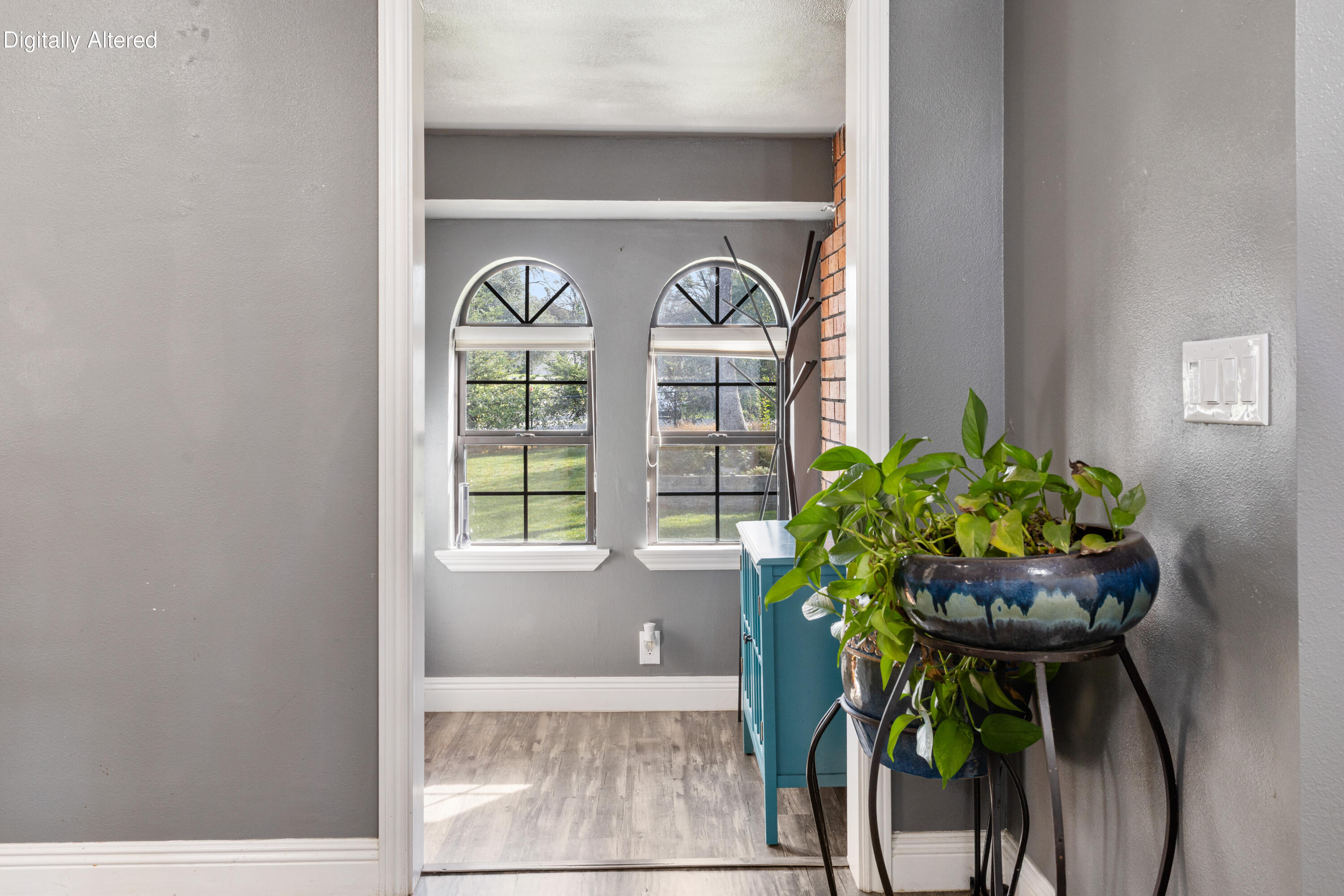 8641 Redbank Road Redding, CA 96001 - Photo 5 of 59 a view of entryway with a flower pot and a dining table