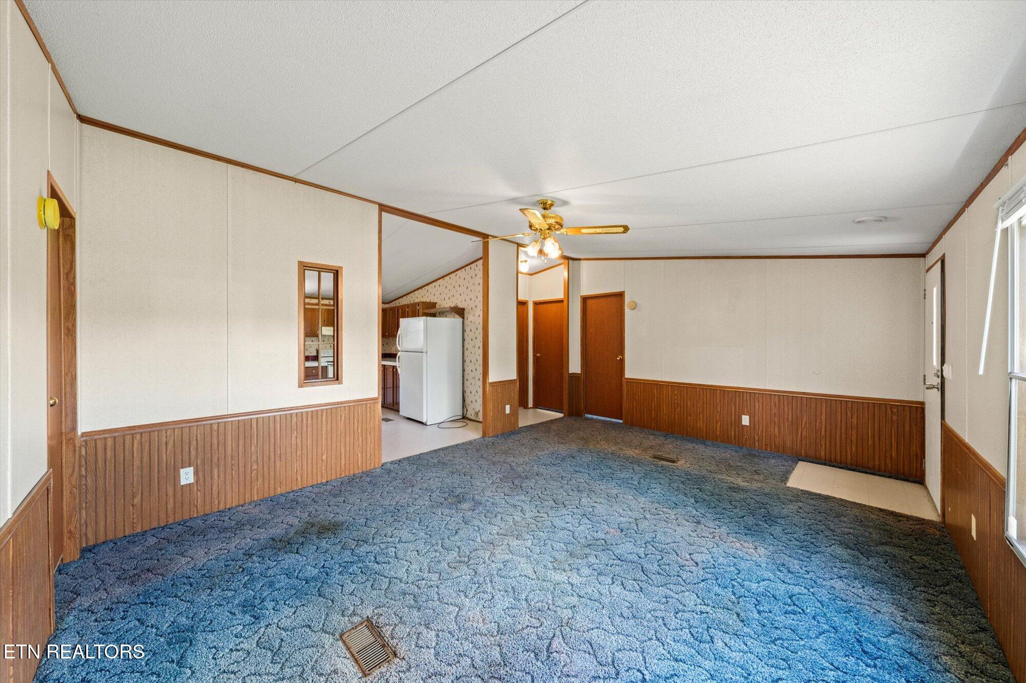 2764 Roberts Road Kodak, TN 37764 - Photo 8 of 29 Living room