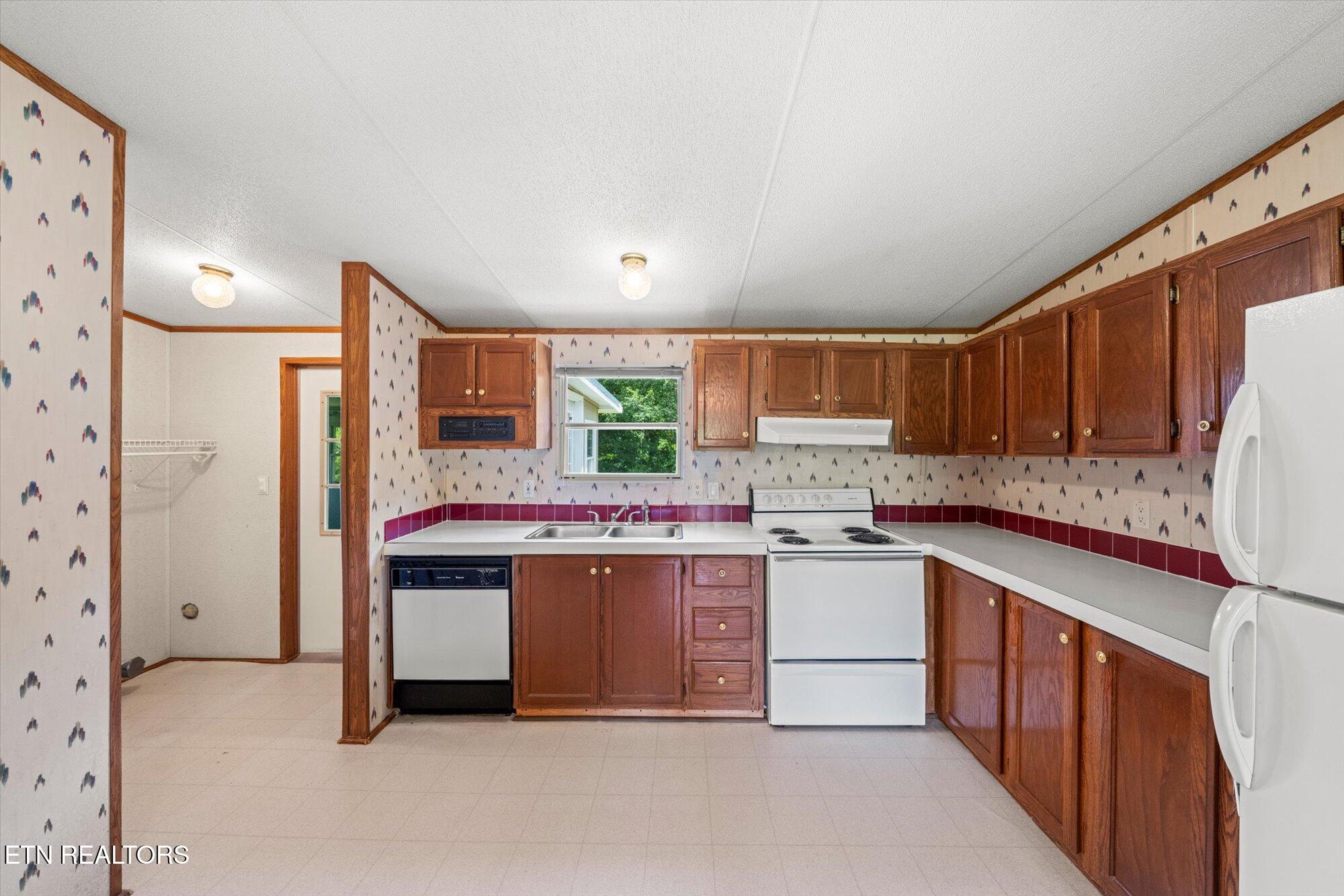 2764 Roberts Road Kodak, TN 37764 - Photo 10 of 29 Kitchen