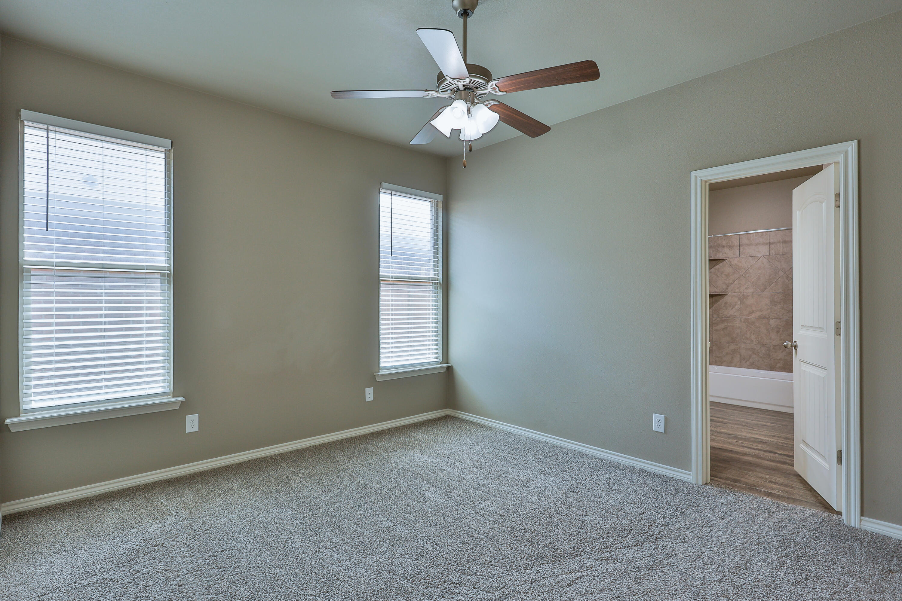 9804 Avenue R Lubbock, TX 79423 - Photo 9 of 23 9804-Ave-R-010