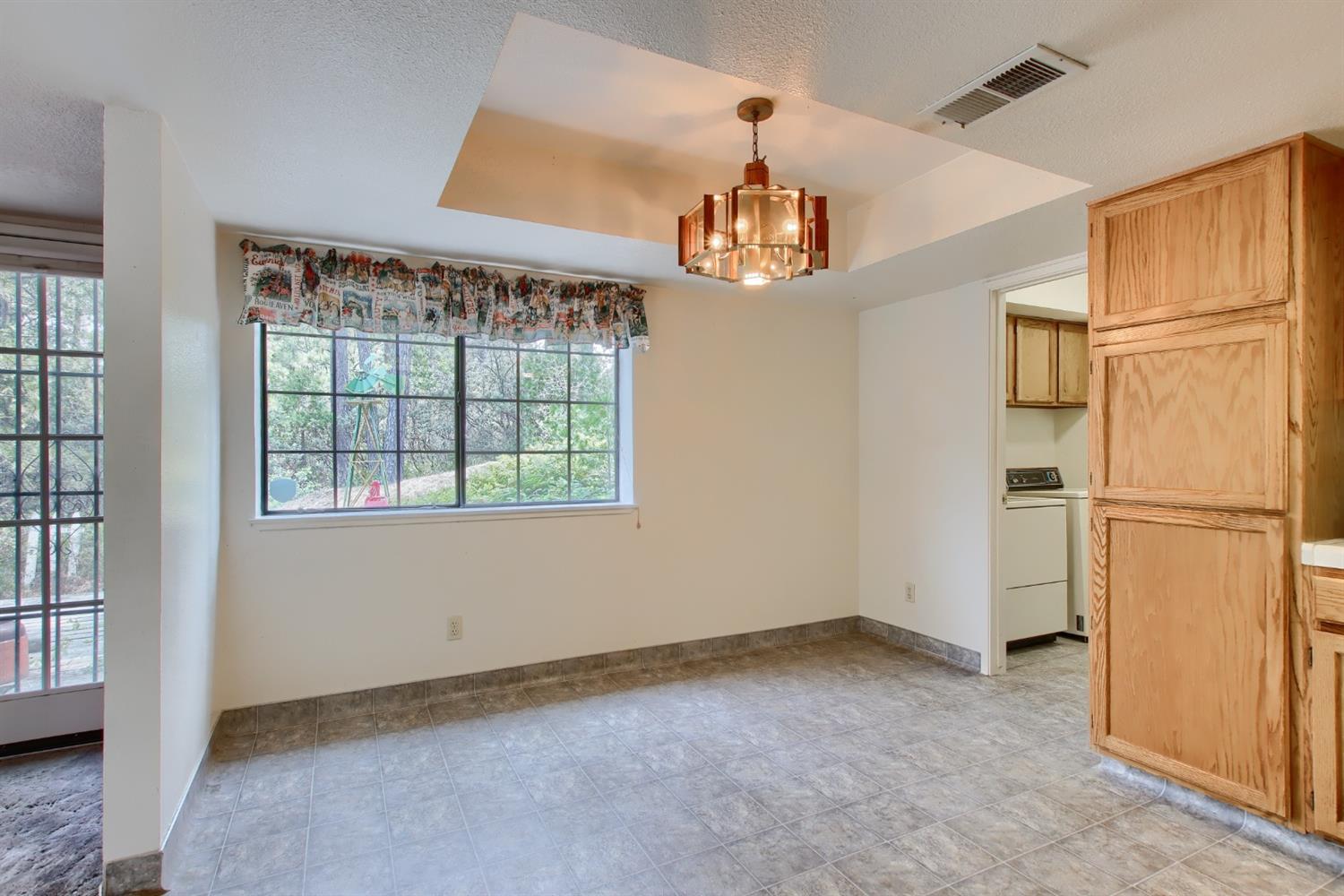 40502 Saddleback Road Bass Lake, CA 93604 - Photo 13 of 34 Dining Area