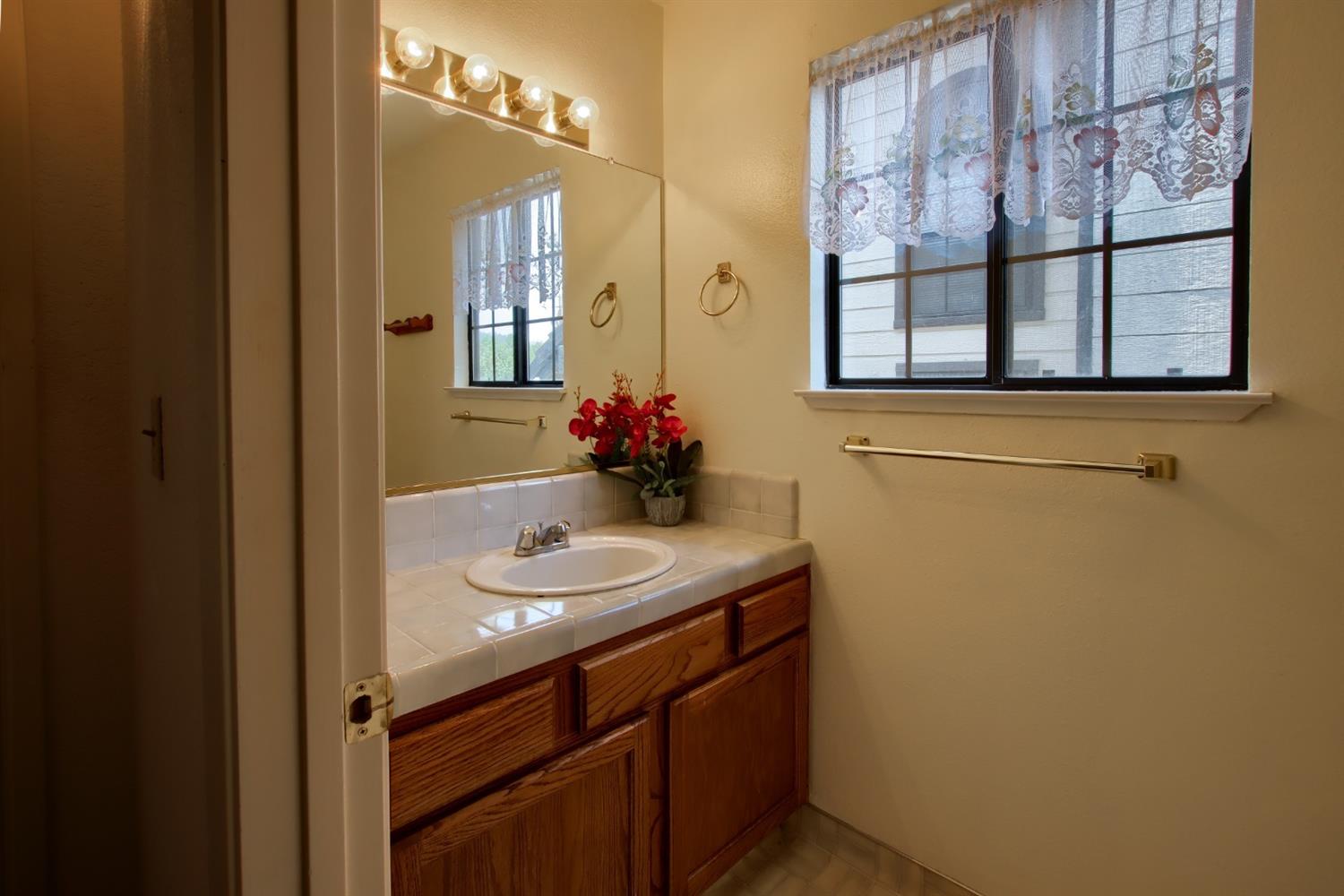 40502 Saddleback Road Bass Lake, CA 93604 - Photo 19 of 34 Half Bath Main Level