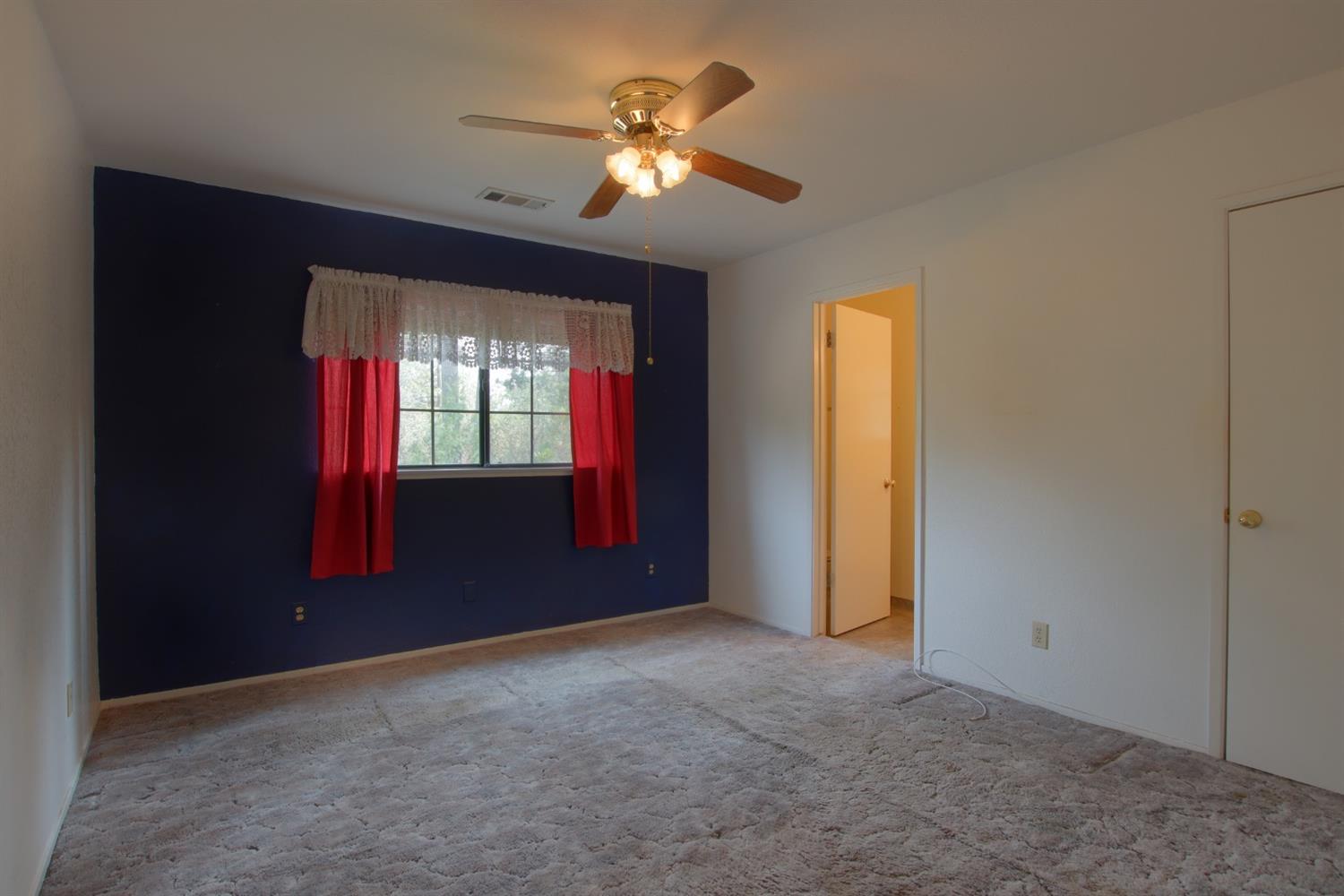 40502 Saddleback Road Bass Lake, CA 93604 - Photo 21 of 34 Master Bedroom Upper Level