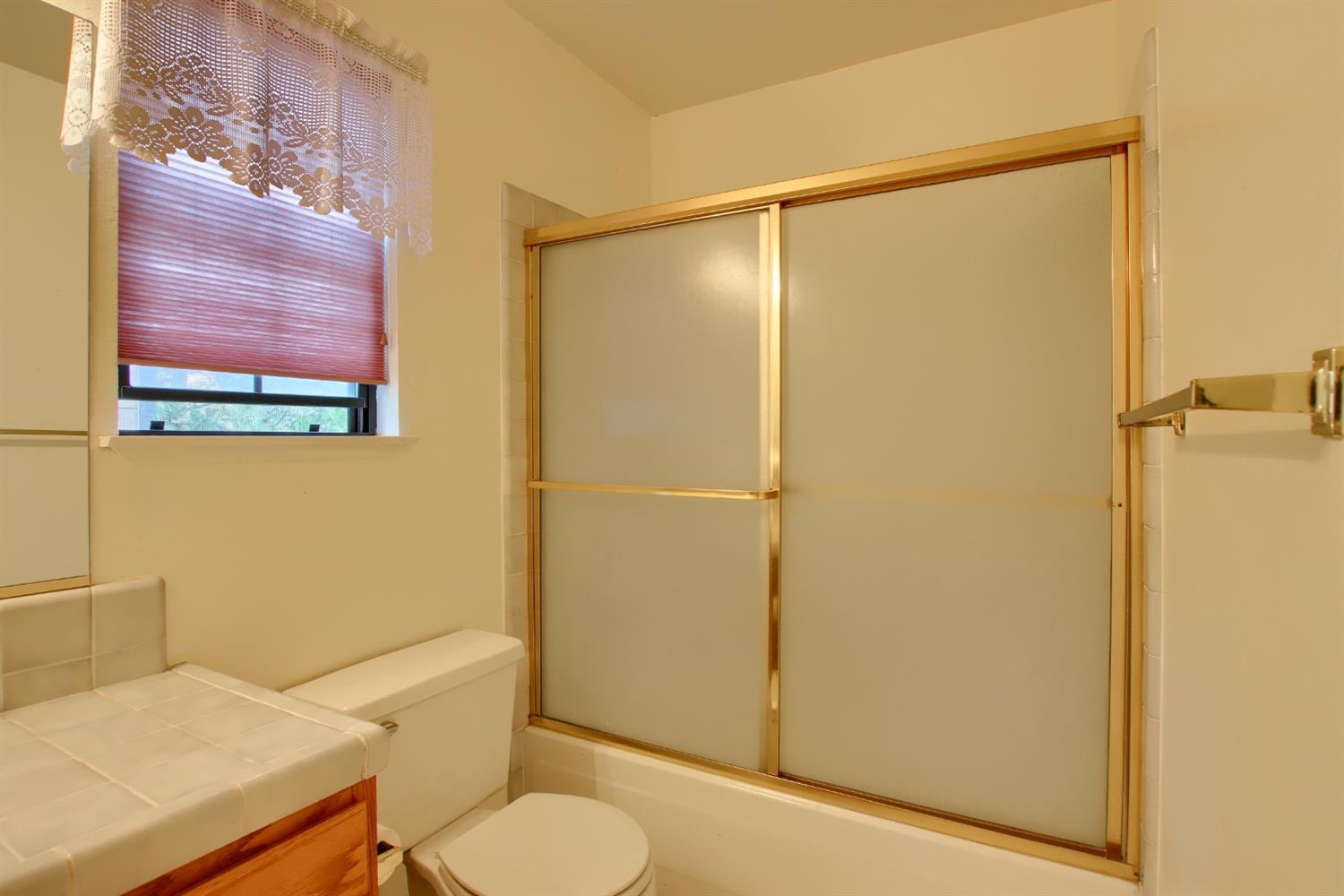 40502 Saddleback Road Bass Lake, CA 93604 - Photo 26 of 34 Bathroom Upper Level