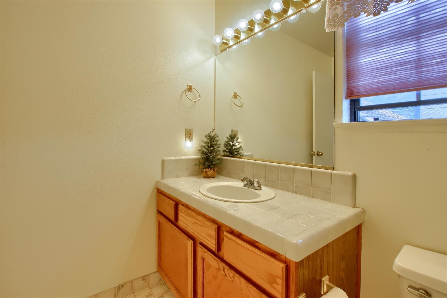 40502 Saddleback Road Bass Lake, CA 93604 - Photo 27 of 34 Bathroom Upper Level