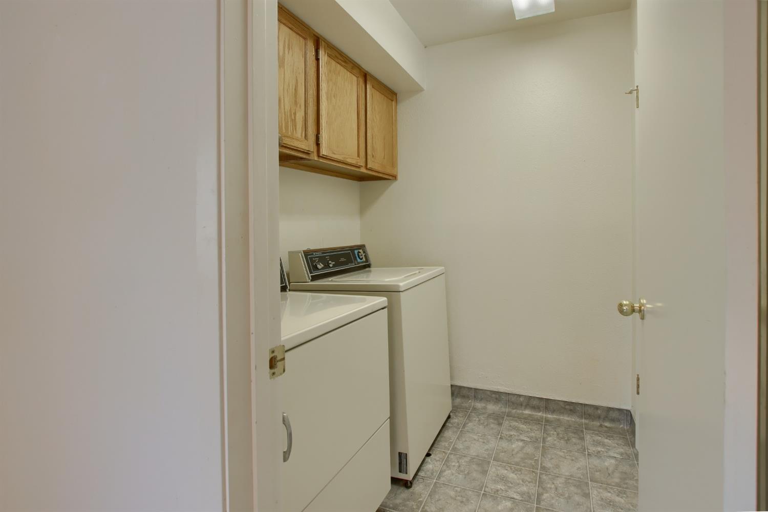 40502 Saddleback Road Bass Lake, CA 93604 - Photo 10 of 34 Laundry Room Main Level