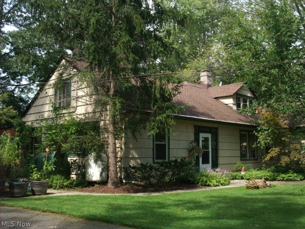 7272 Scenic Point Road Northfield, OH 44067 - Photo 2 of 17