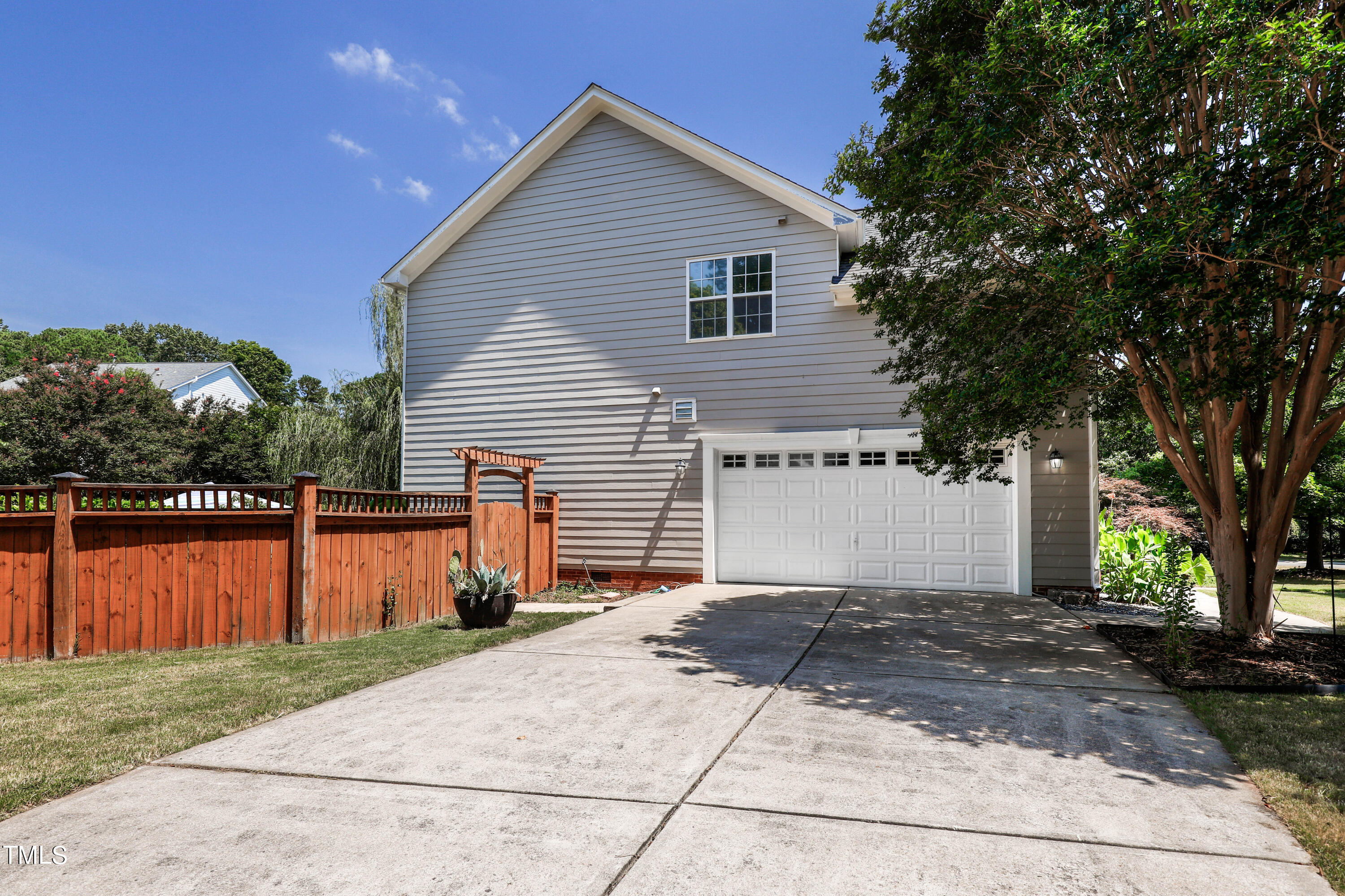1420 Crete Drive Raleigh, NC 27606 - Photo 4 of 57 5