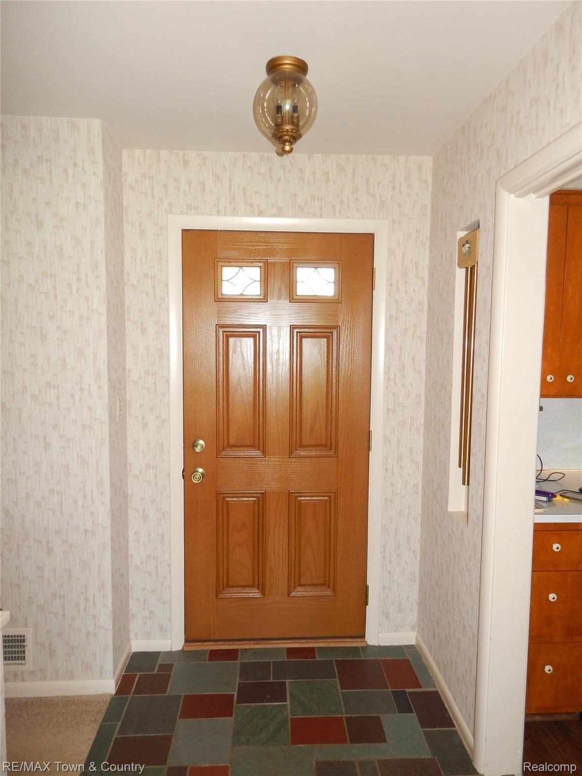 4197 Beecher Road Flint, MI 48532 - Photo 6 of 42 DSCN1016.JPG