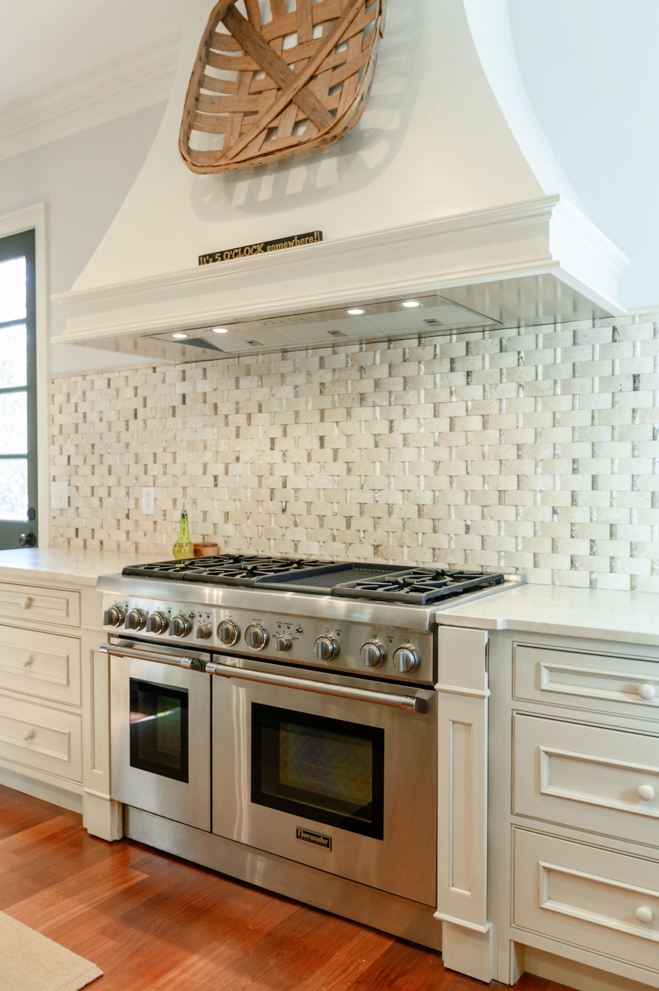 310 Pilots Point Mount Pleasant, SC 29464 - Photo 14 of 51 Stove