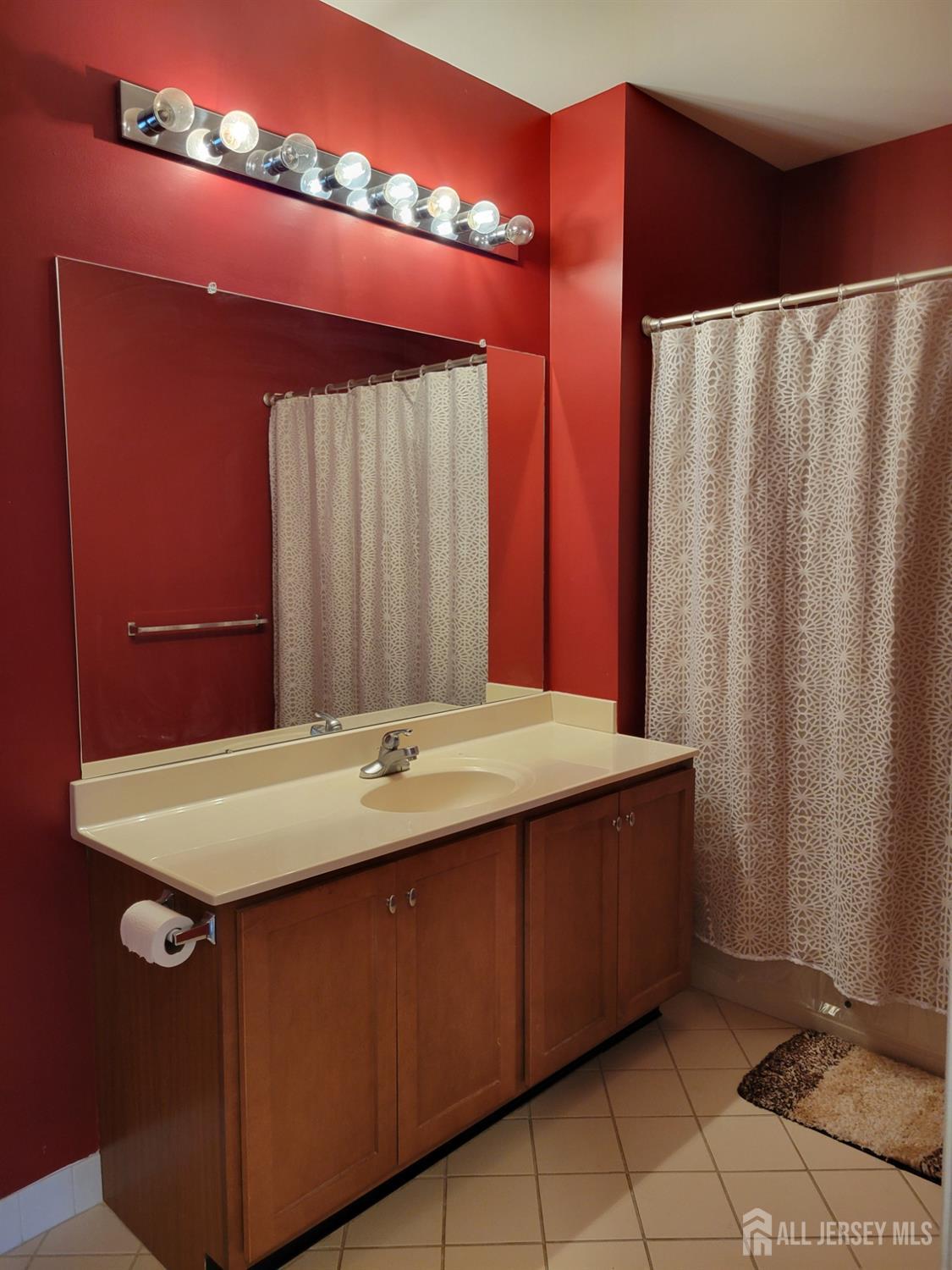 100 Middlesex Boulevard, Unit 341 Plainsboro, NJ 08536 - Photo 9 of 16 a bathroom with a sink and a mirror