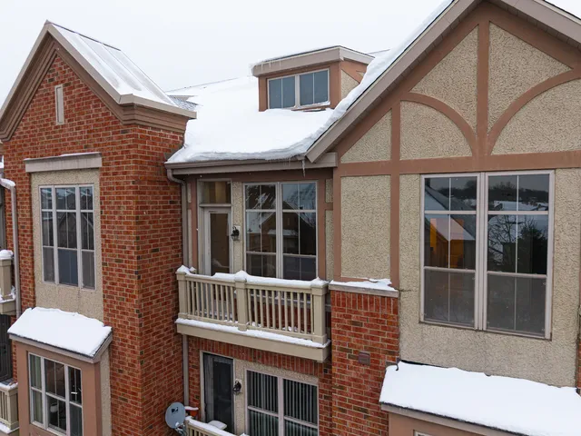 $2,995 | 1781 Tudor Lane, Unit 308, Northbrook, IL 60062