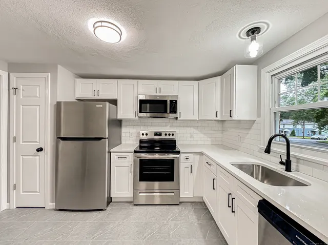 $1,800 | 85 Cold Spring Circle, Naugatuck, CT 06770