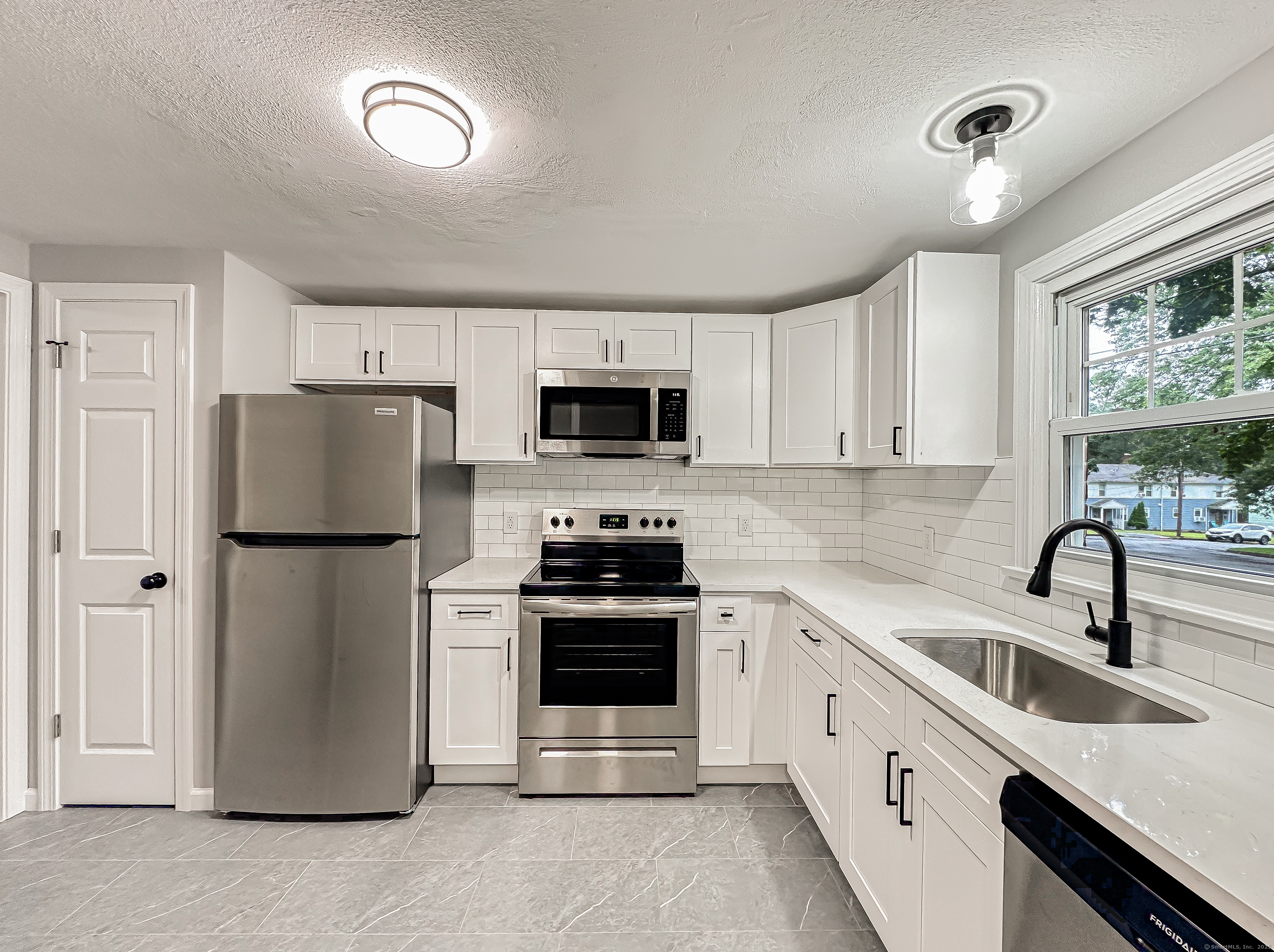 85 Cold Spring Circle Naugatuck, CT 06770 - Photo 3 of 13